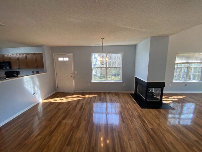 Building Photo - Move in ready, 2-story Townhome located in...