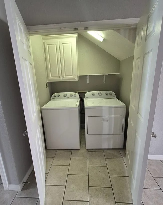 Building Photo - 3 bed 3 bath one block away from Baylor