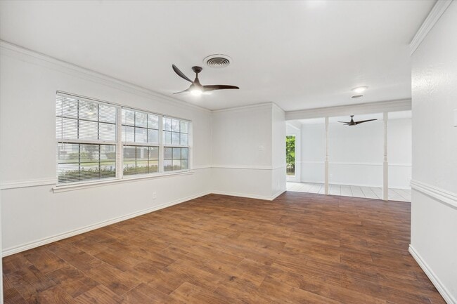 Building Photo - 5132 Mimosa Dr