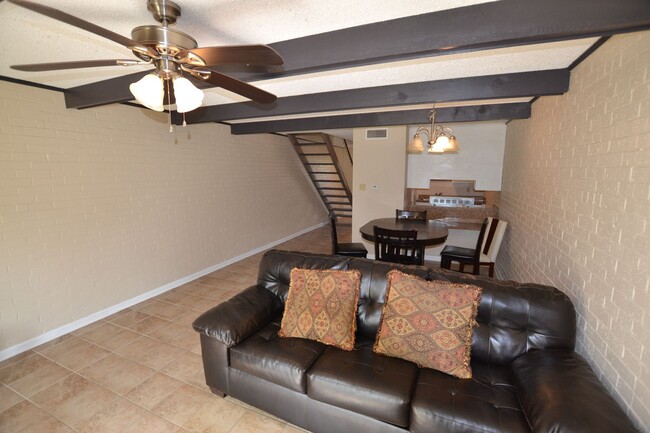 Building Photo - Fully Furnished!  2 bedroom 1 bath townhou...