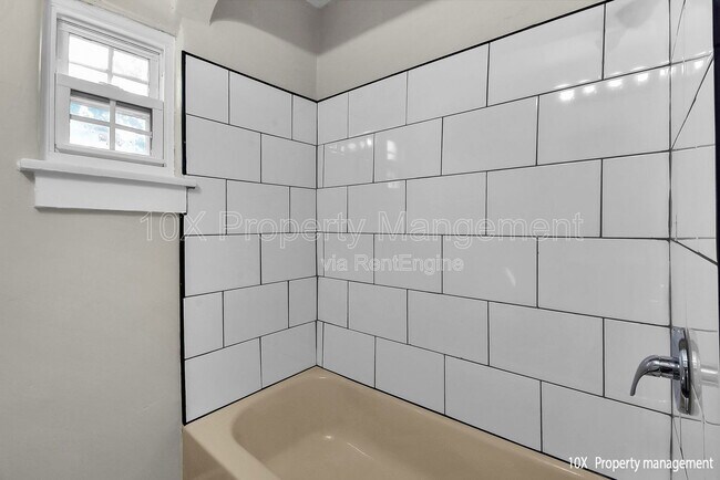 Building Photo - 532 S Terrace Ave