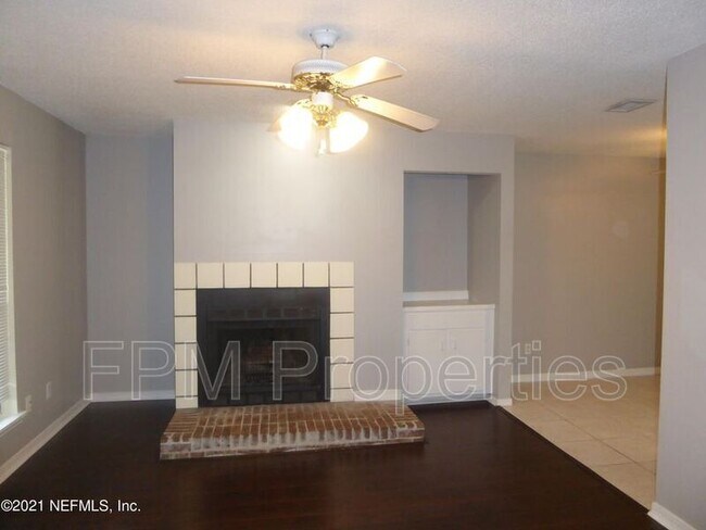 Building Photo - 10200 Belle Rive Blvd