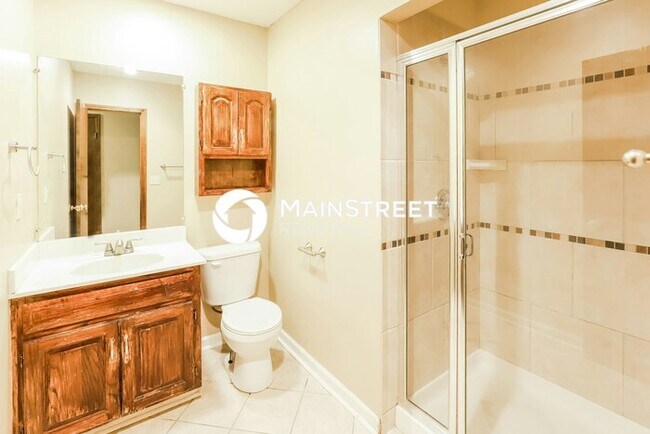 Building Photo - 3 Bedroom Pet-Friendly Home in Kansas City, MO with Main Street Renewal