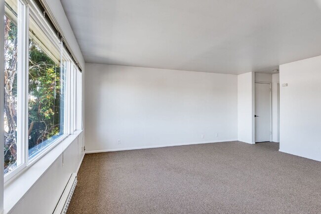 Building Photo - 3471 6th Ave W