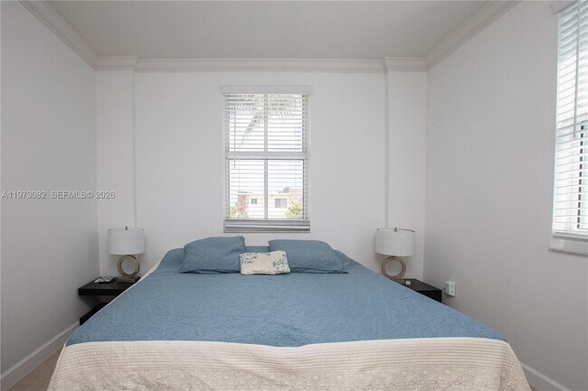 Building Photo - 9172 Collins Ave