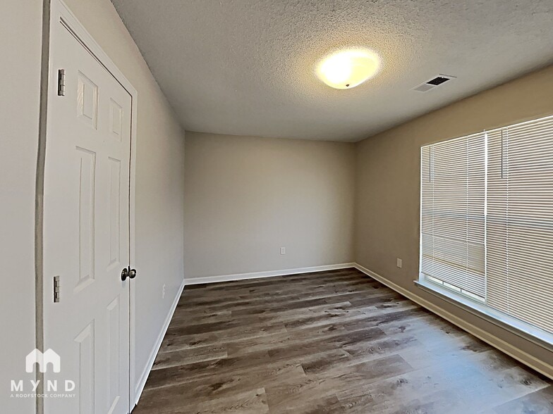 Building Photo - 5612 Kaitlyn Dr W