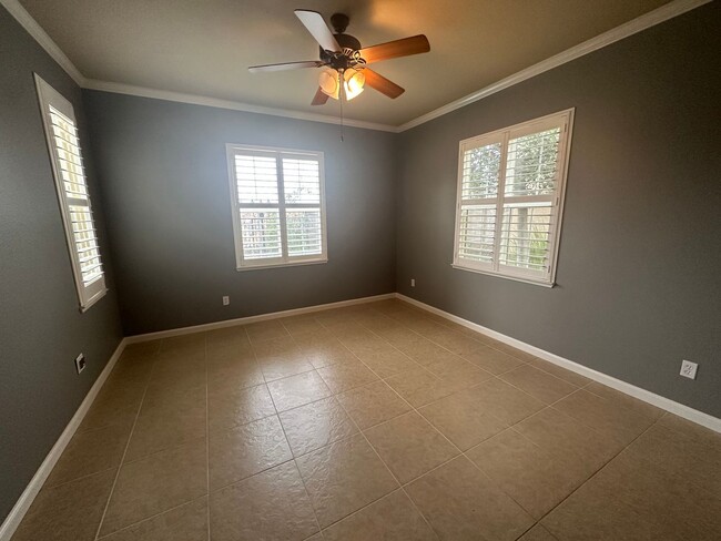 Building Photo - 3 Bedroom Roseville Home in Gated Community