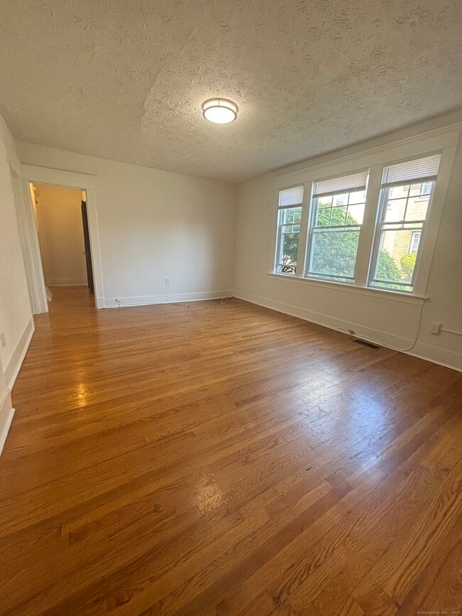 Building Photo - 155 Elm St
