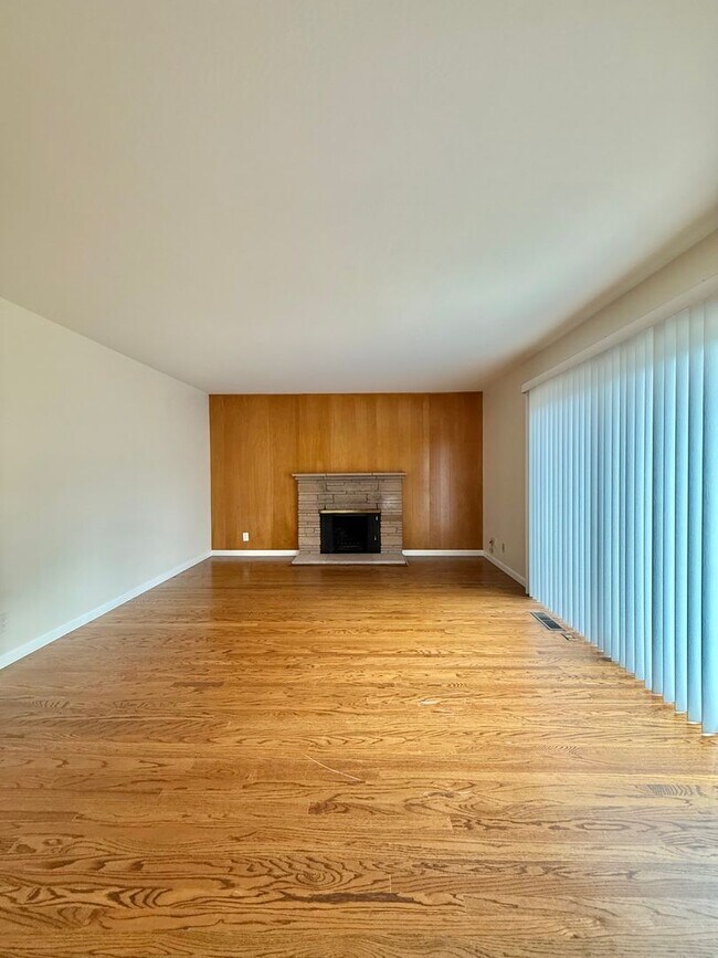 Building Photo - 87/89 Starr Way