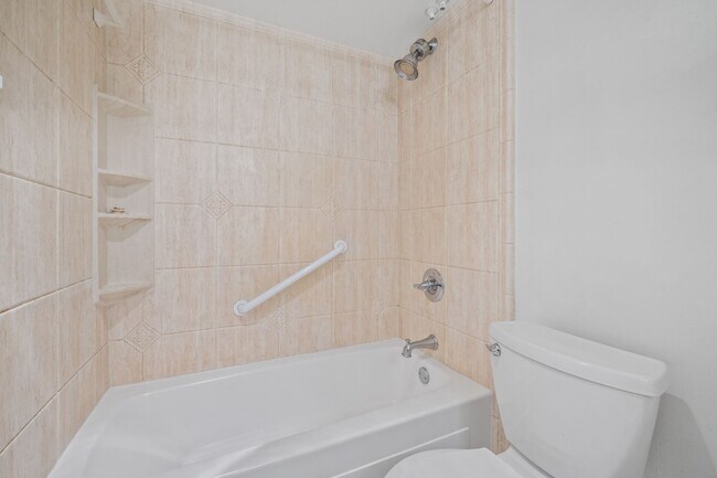 Building Photo - 642 S Ripple Creek Dr