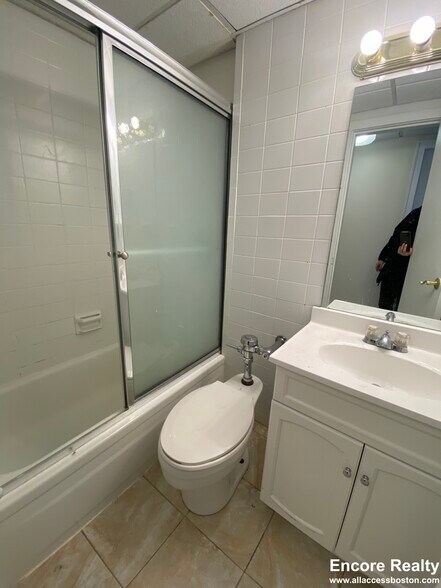 Building Photo - 62 Boylston St