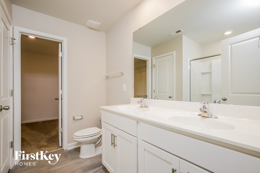 Building Photo - 2043 Longshadow St