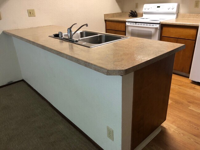 Building Photo - 1212 Sacramento W Ave