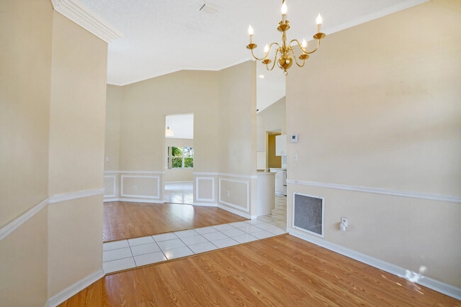 Building Photo - 10567 Paso Fino Dr