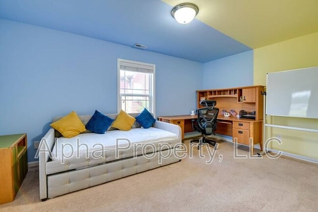 Building Photo - 9 Peggy Ct