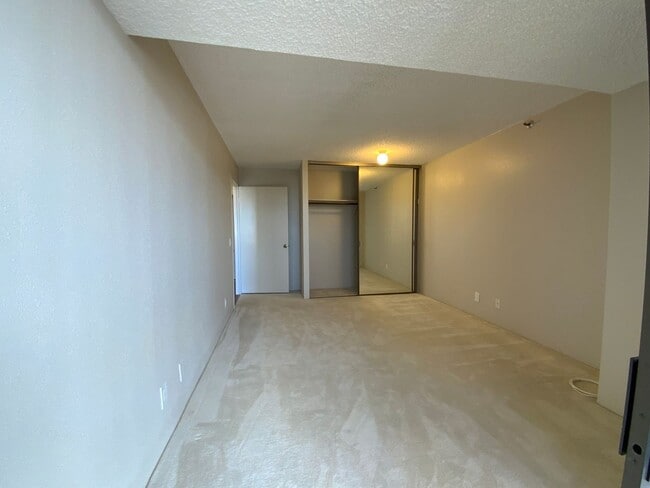 Building Photo - RARELY AVAILABLE MAKIKI PARK PLACE - ALL UTILITIES INCLUDED!