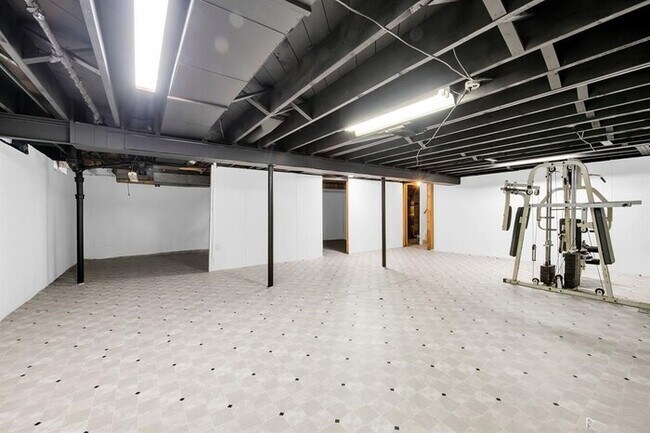 Building Photo - 28314 James Dr