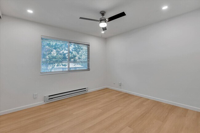 Building Photo - 122 Flynn Ave