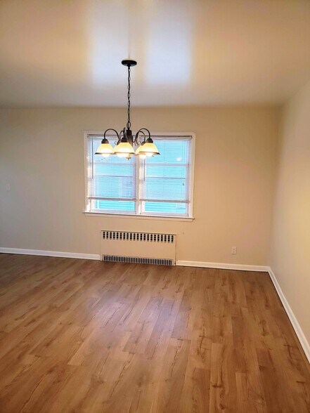 Dining - 109 Rockwell St
