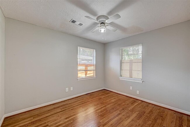 Building Photo - 718 Hohl St