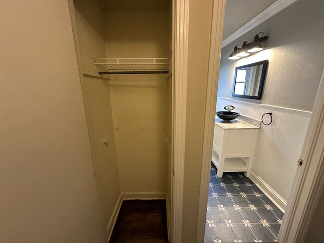 Building Photo - 2521 Sunnybrook Dr