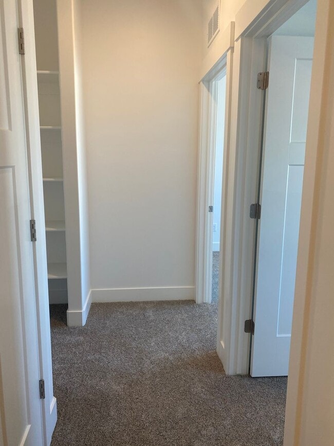 Building Photo - 3 BED, 2.5 BATH TOWNHOME IN SUGAR CITY WITH THE HOA and INTERNET INCLUDED!!