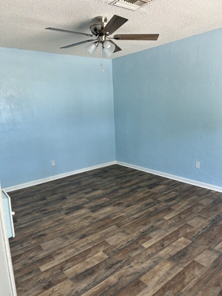 Building Photo - 424 Daytona St