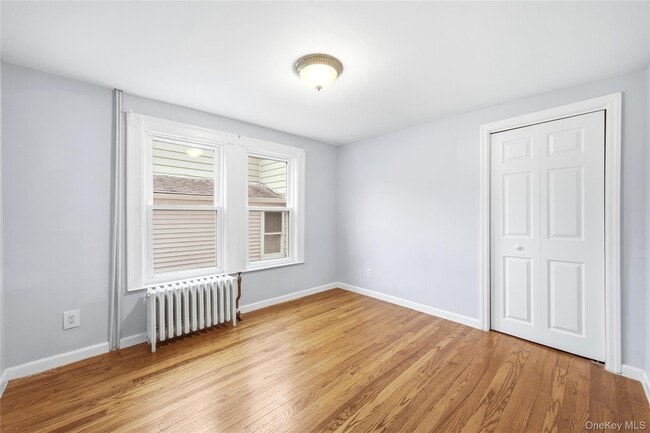 Building Photo - 100 School St