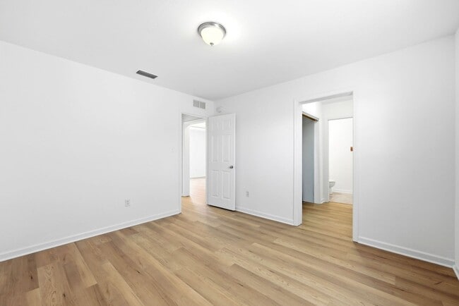 Building Photo - 3 Bedroom 2.5 Bathroom 1 car garage Single Family Home