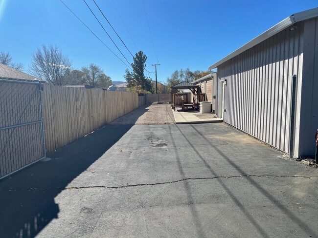 Building Photo - Beautifully updated Mobile Home in Carson ...