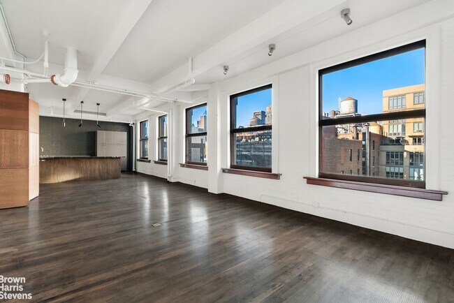 Primary Photo - TOP FLOOR 50FT LOFT