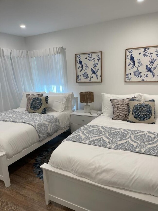 Building Photo - 7360 San Sebastian Dr