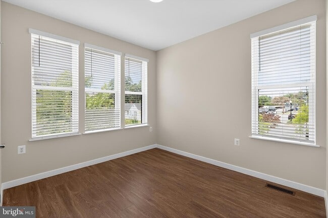 Building Photo - 5851 Columbia Pike