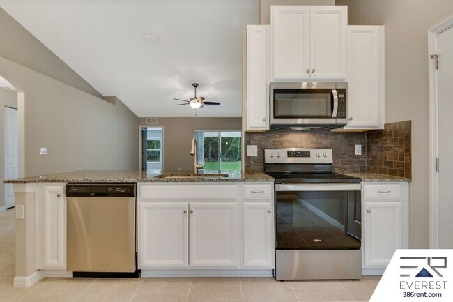 Building Photo - FULLY FENCED 4/3/2 IN DESIRABLE SEMINOLE WOODS