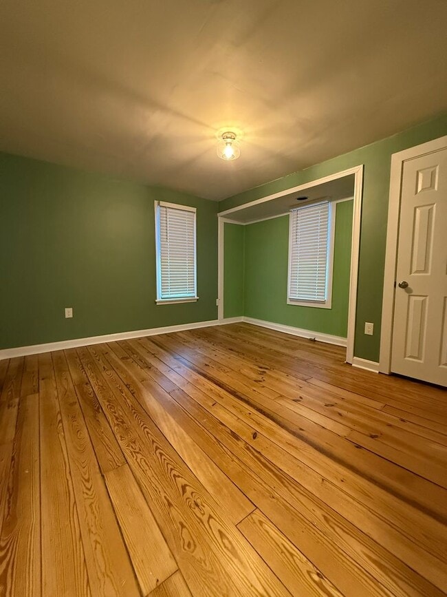 Building Photo - 960 Maple St