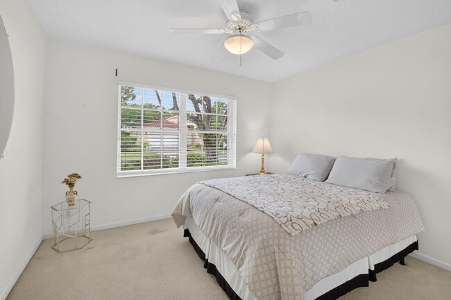 Building Photo - 5256 Glenville Dr