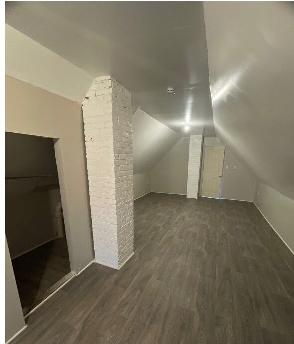 Building Photo - 3-Bedroom Duplex in Cleveland's Vibrant Neighborhood!