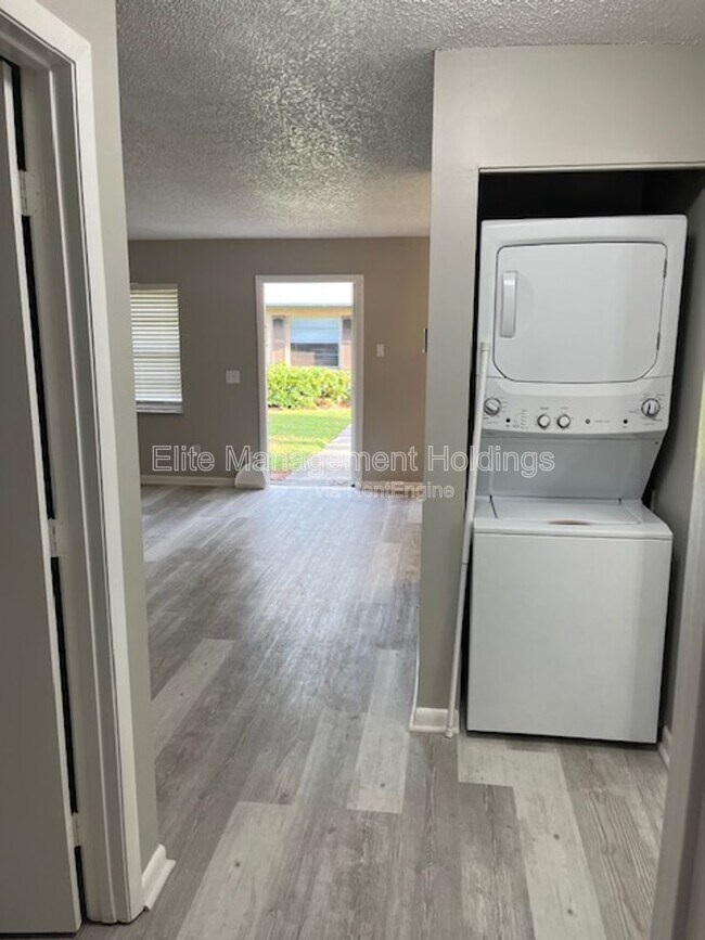 Building Photo - 1595 40th Ave