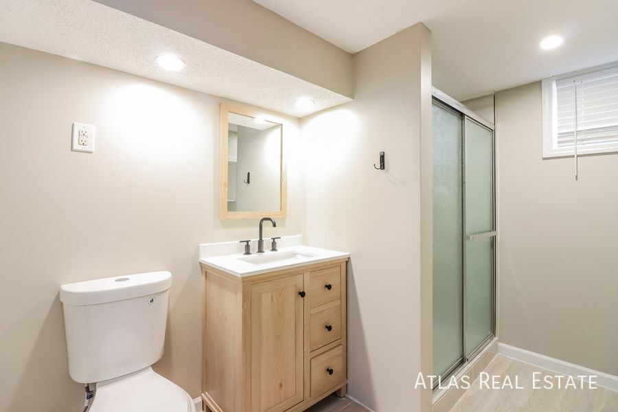 Building Photo - 602 NE Darwin St