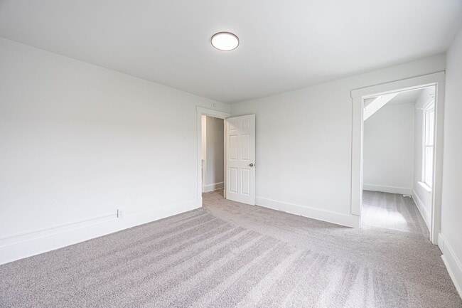 Building Photo - Newly Renovated 5 Bd/2 Bath Home in New Kensington