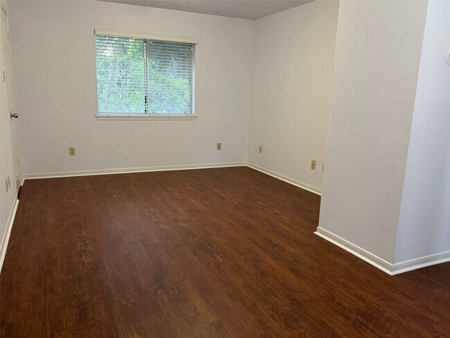 Building Photo - 2226 Mill Creek Dr