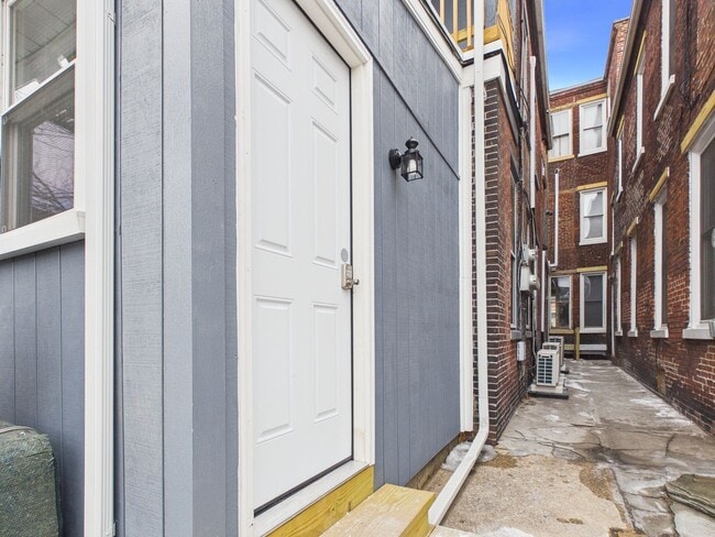 Building Photo - 916 Green St