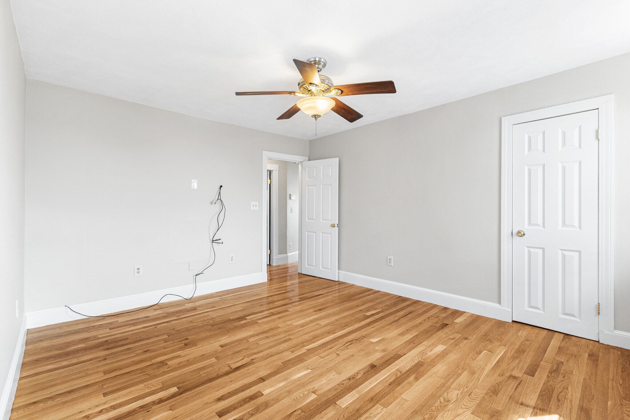 Building Photo - 1 Oak Grove Ct