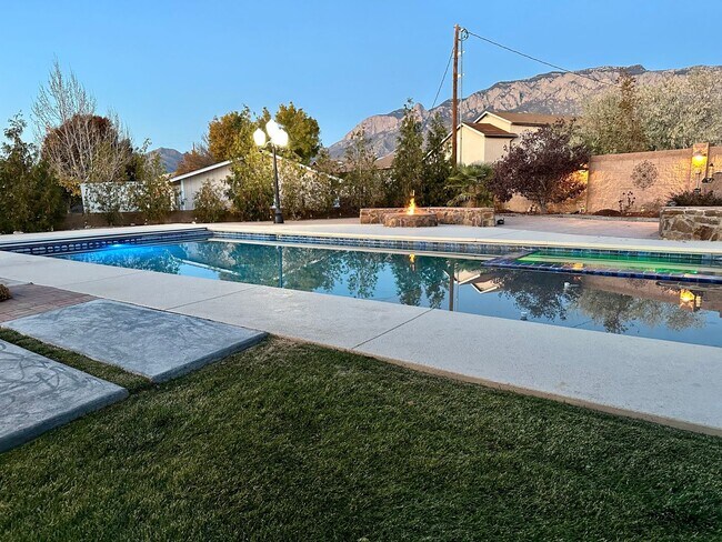 Building Photo - Move in Special Luxury 4 bedroom 4.5 bathr...