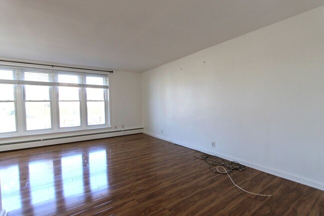 Building Photo - 6460 Ardleigh St