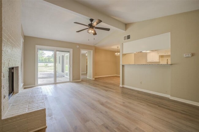 Building Photo - 306 Corral Ln