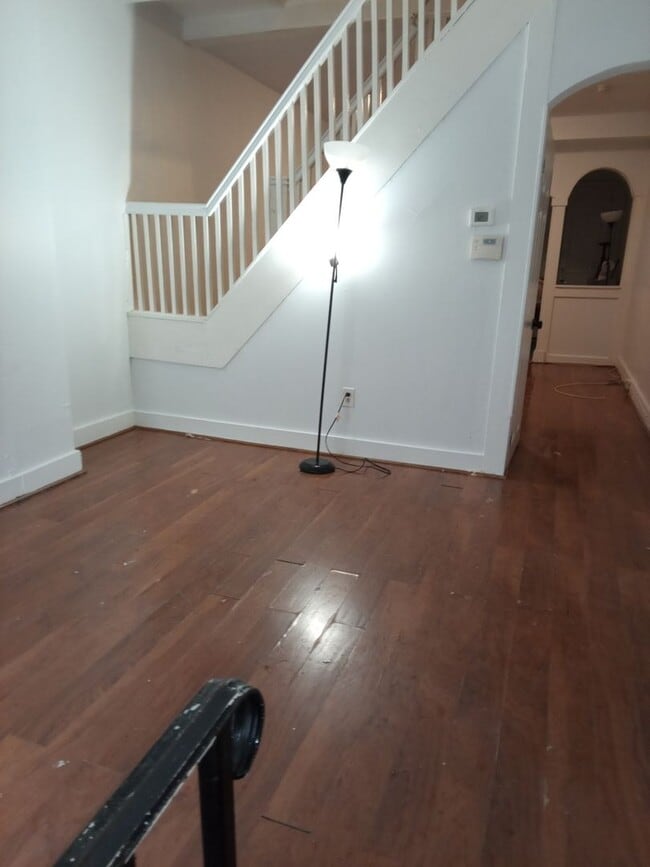 Building Photo - Quiet block, cozy home with extra touches