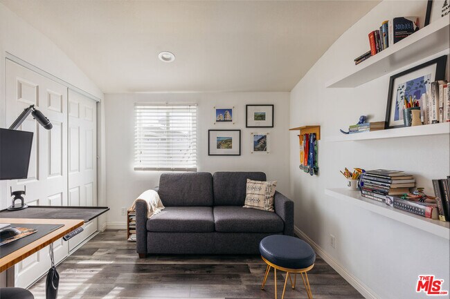 Building Photo - 1916 W 94th St