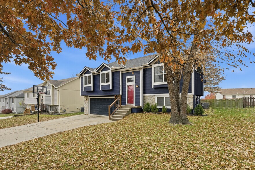 Building Photo - 11516 N Windsor Ave