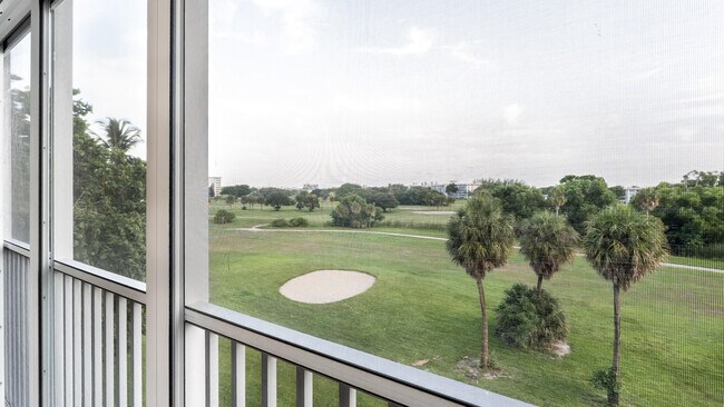 Building Photo - 3000 N Palm Aire Dr